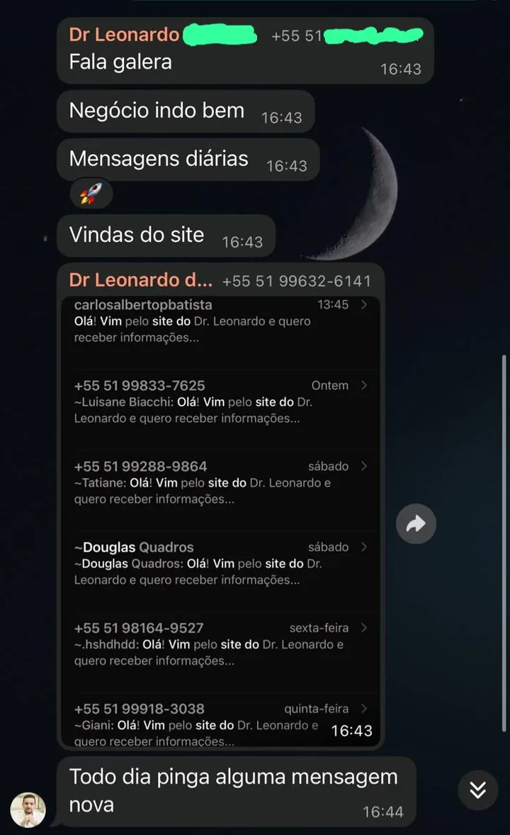 Print de conversa no WhatsApp — cliente comentando fluxo diário de leads vindos do site